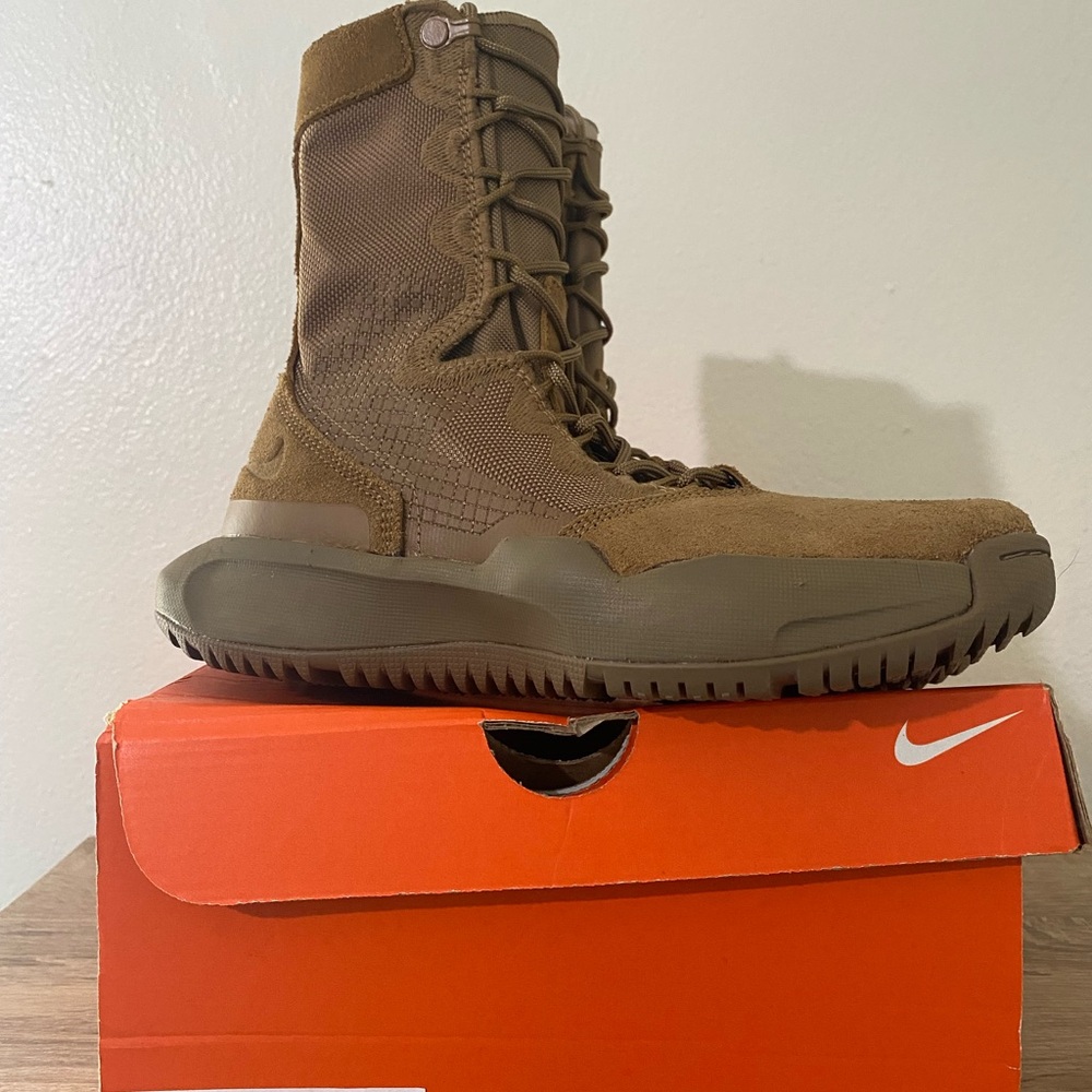 Nike SFB B1, Coyote Brown Tactical Boots, New in Box, M5, AR 6701-1 compliant